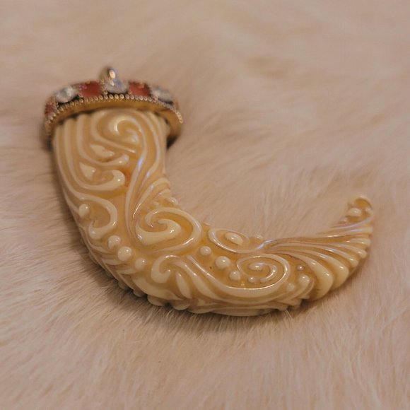 VIntage Carved Scroll Orange Enamel Rhinestone Pendant 8663 - Picture 7 of 7